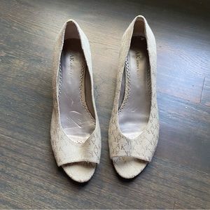 Anne Klein tan /gold lettering kitten heel shoes with open toe sz 7.5